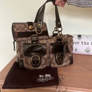 Coach hand bag with matching wallet and card holder/keychain